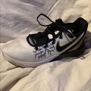 Nike Kyrie Flytrap II EP White/Metallic Gold/Black